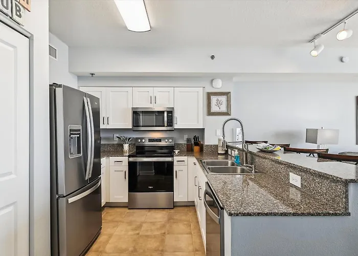 Shores Of Panama 630-1Bdbunks, Sleeps 6, Beach Front! Free Fun! Reserved Parking Space Condo